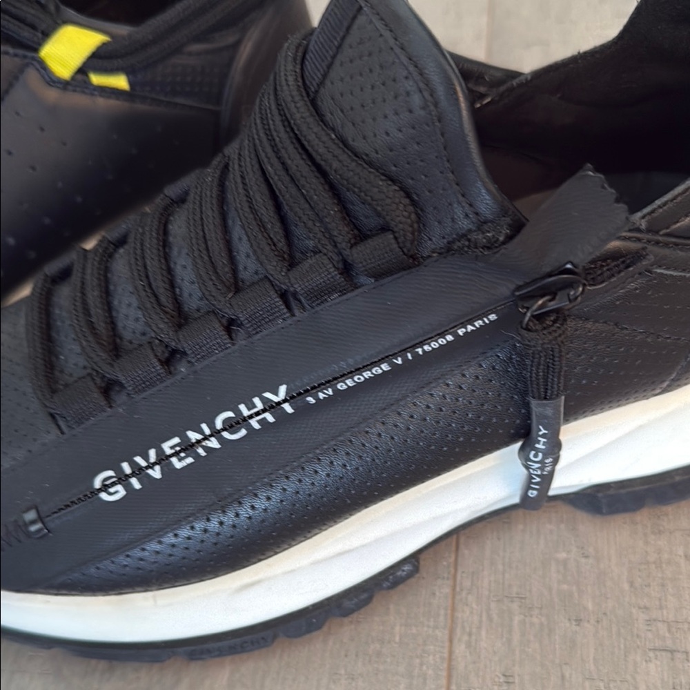 Givenchy Spectre Black and White Sneakers Modern Athletic Design, EUR39 - Picture 3 of 7